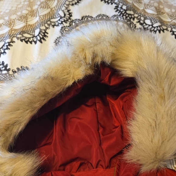 GAP Red Quilted Puffer Vest with Faux Fur-Trim Hood - Picture 3 of 7